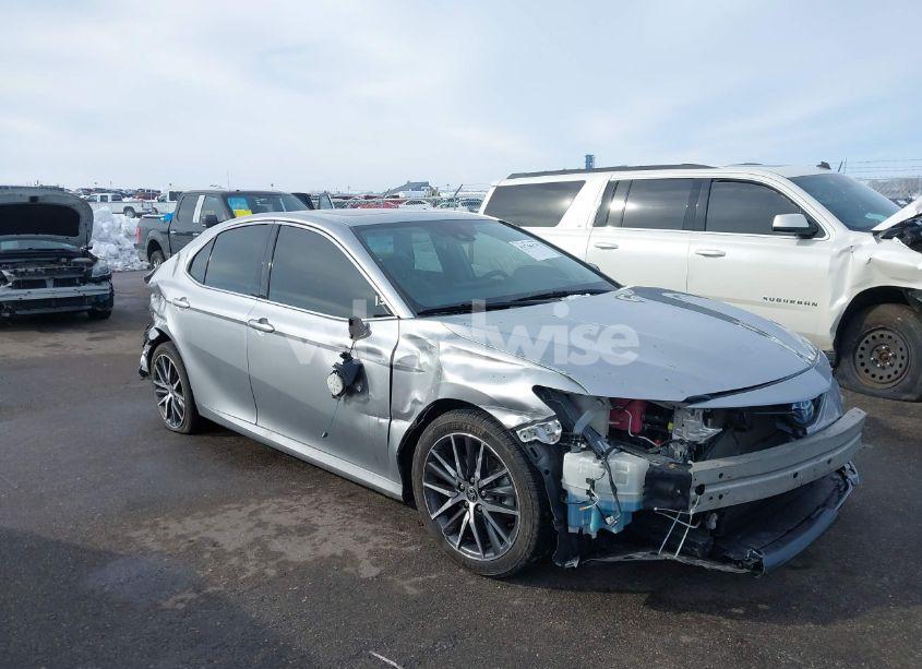 2022 Toyota Camry XLE HYBRID (VIN 4T1F31AK1NU572827) main photo