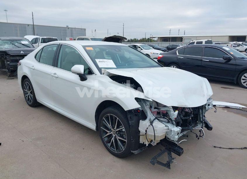 2024 Toyota Camry HYBRID XLE (VIN 4T1F31AK1RU071684) main photo