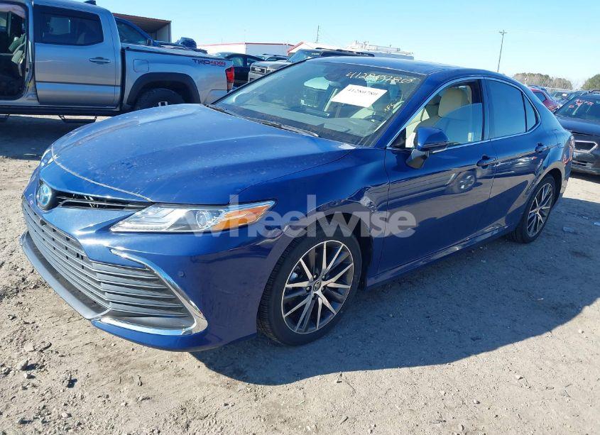 Photo 2 of 2024 Toyota Camry HYBRID XLE (VIN 4T1F31AK1RU075508)