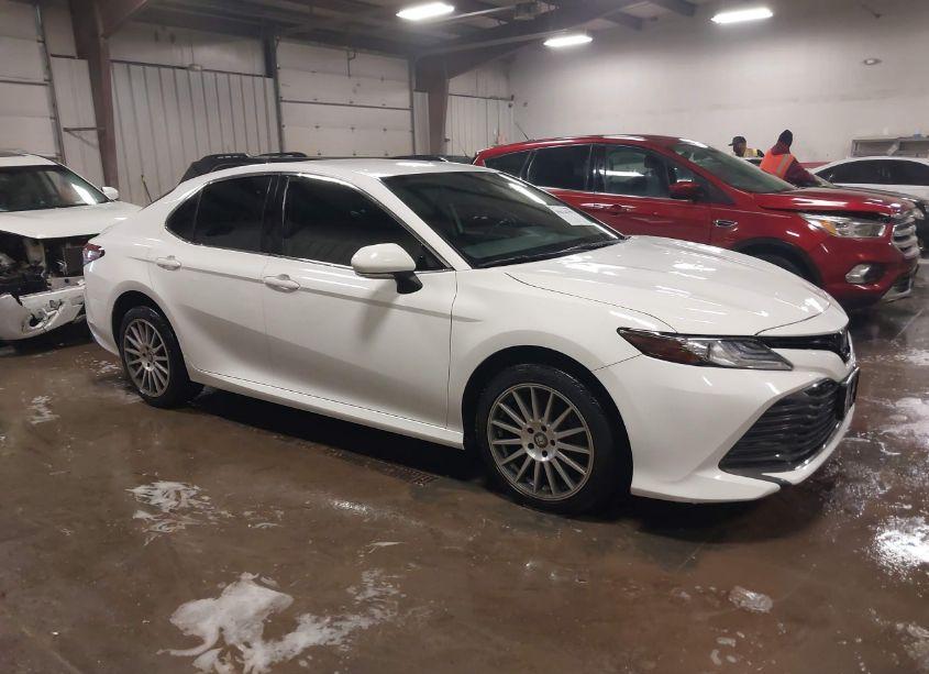 2020 Toyota Camry XLE HYBRID (VIN 4T1F31AK2LU524444) main photo