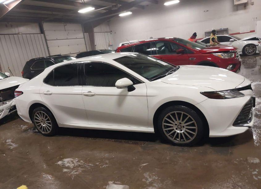 Photo 13 of 2020 Toyota Camry XLE HYBRID (VIN 4T1F31AK2LU524444)