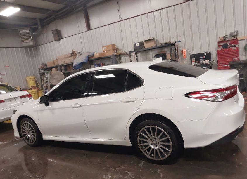 Photo 14 of 2020 Toyota Camry XLE HYBRID (VIN 4T1F31AK2LU524444)