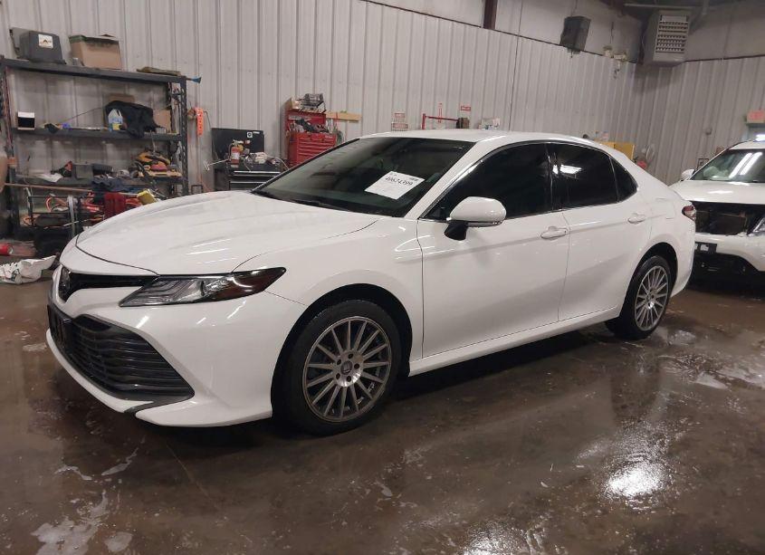 Photo 2 of 2020 Toyota Camry XLE HYBRID (VIN 4T1F31AK2LU524444)