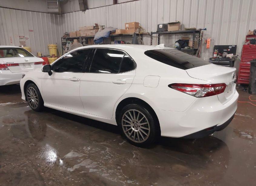 Photo 3 of 2020 Toyota Camry XLE HYBRID (VIN 4T1F31AK2LU524444)