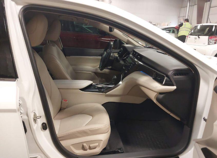 Photo 5 of 2020 Toyota Camry XLE HYBRID (VIN 4T1F31AK2LU524444)