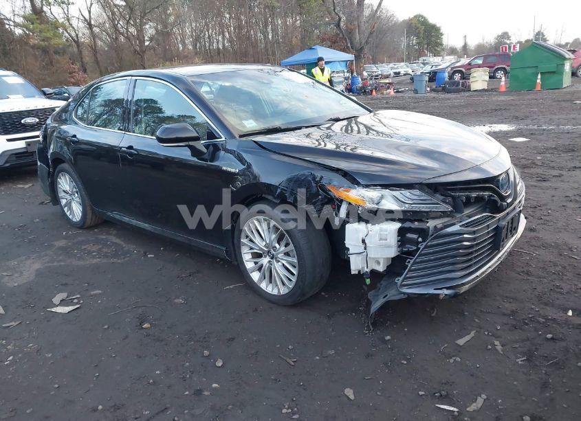 2020 Toyota Camry XLE HYBRID (VIN 4T1F31AK2LU525657) main photo