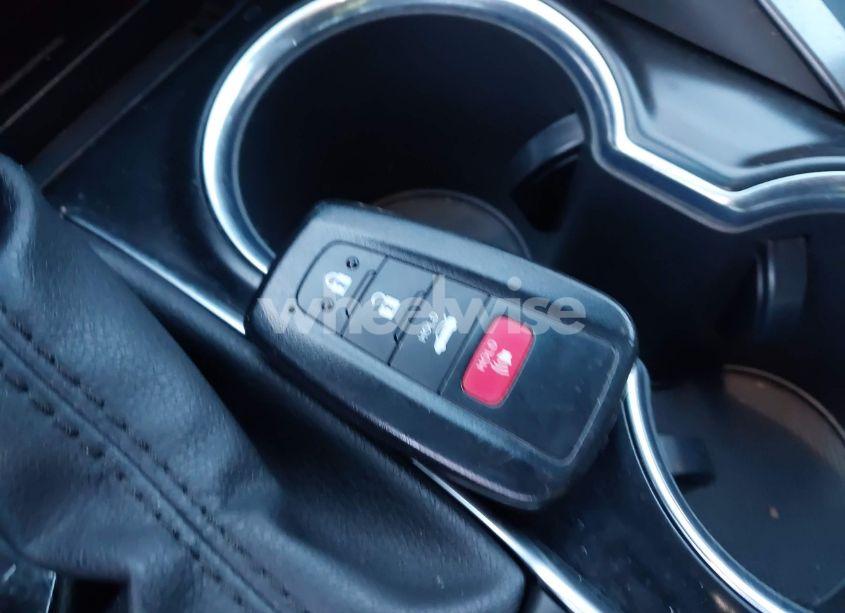 Photo 11 of 2020 Toyota Camry XLE HYBRID (VIN 4T1F31AK2LU525657)