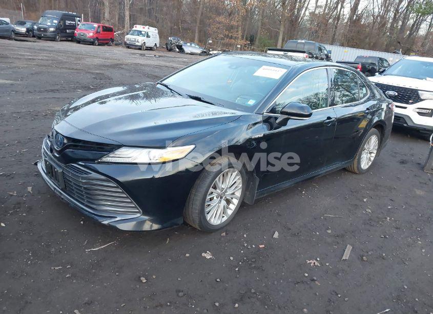 Photo 2 of 2020 Toyota Camry XLE HYBRID (VIN 4T1F31AK2LU525657)