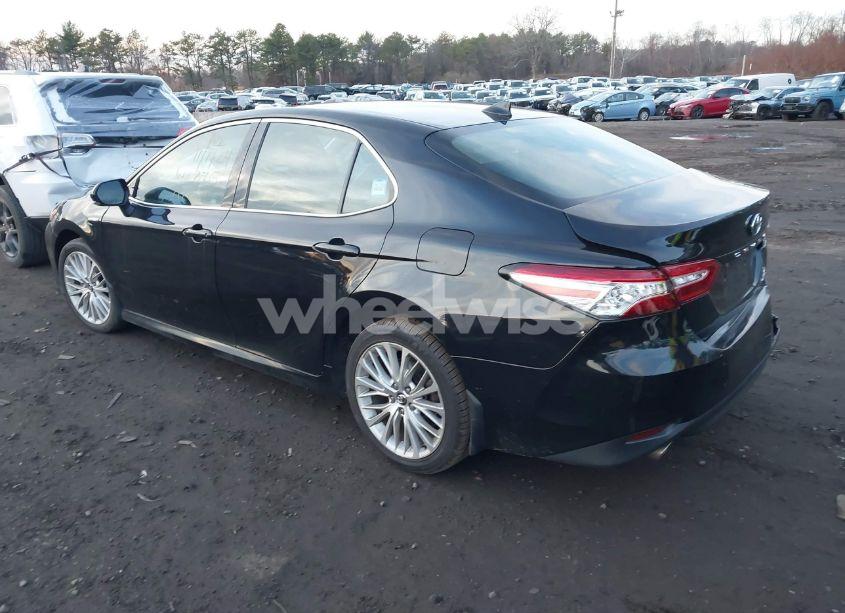 Photo 3 of 2020 Toyota Camry XLE HYBRID (VIN 4T1F31AK2LU525657)