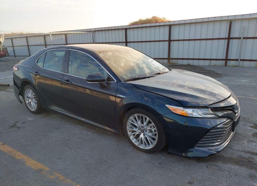 2020 Toyota Camry XLE HYBRID (VIN 4T1F31AK2LU540594) main photo