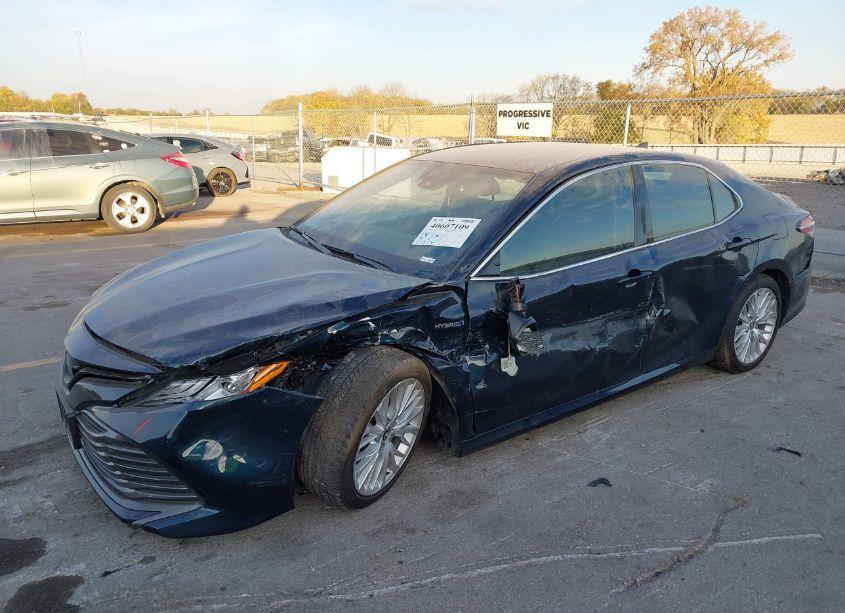 Photo 2 of 2020 Toyota Camry XLE HYBRID (VIN 4T1F31AK2LU540594)