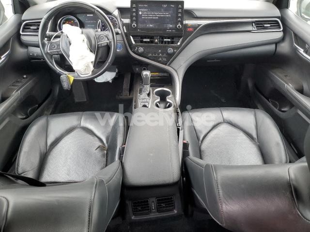 Photo 4 of 2021 TOYOTA CAMRY XLE (VIN 4T1F31AK2MU563973)