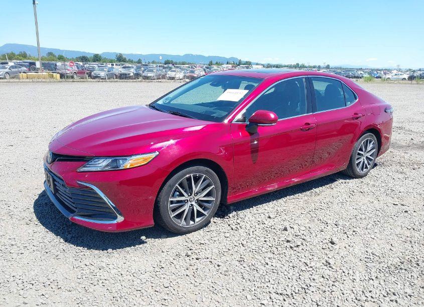 Photo 2 of 2022 Toyota Camry XLE HYBRID (VIN 4T1F31AK2NU579107)