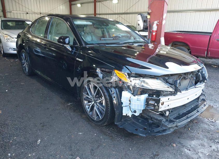 2021 Toyota Camry XLE (VIN 4T1F31AK3MU567319) main photo
