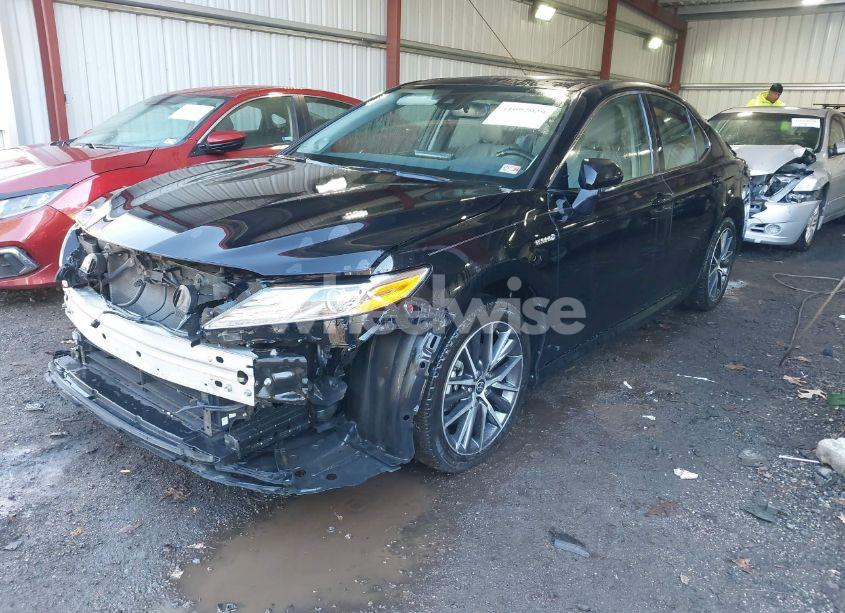 Photo 2 of 2021 Toyota Camry XLE (VIN 4T1F31AK3MU567319)