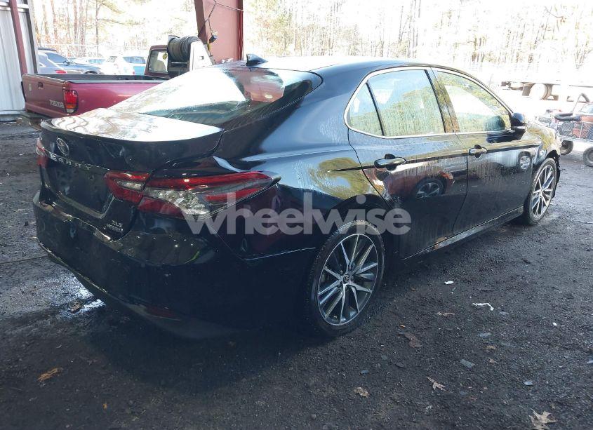 Photo 4 of 2021 Toyota Camry XLE (VIN 4T1F31AK3MU567319)