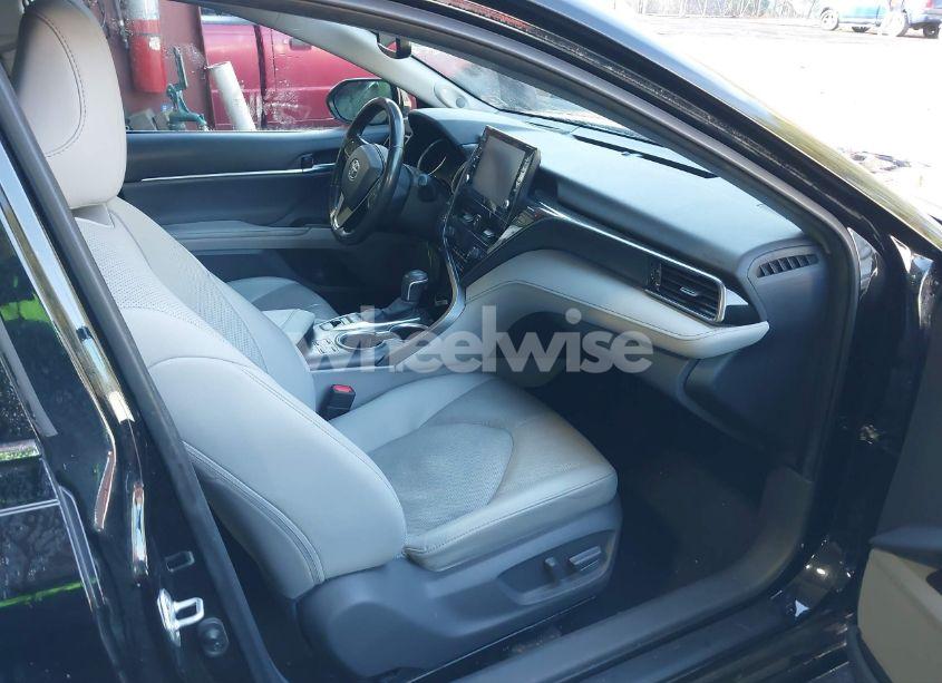 Photo 5 of 2021 Toyota Camry XLE (VIN 4T1F31AK3MU567319)