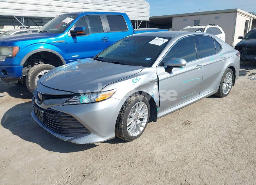 Photo 2 of 2020 Toyota Camry XLE HYBRID (VIN 4T1F31AK4LU009381)