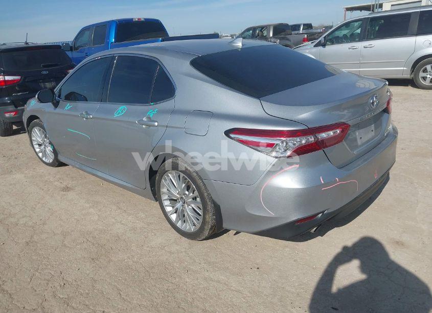 Photo 3 of 2020 Toyota Camry XLE HYBRID (VIN 4T1F31AK4LU009381)