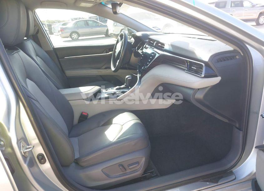 Photo 5 of 2020 Toyota Camry XLE HYBRID (VIN 4T1F31AK4LU009381)