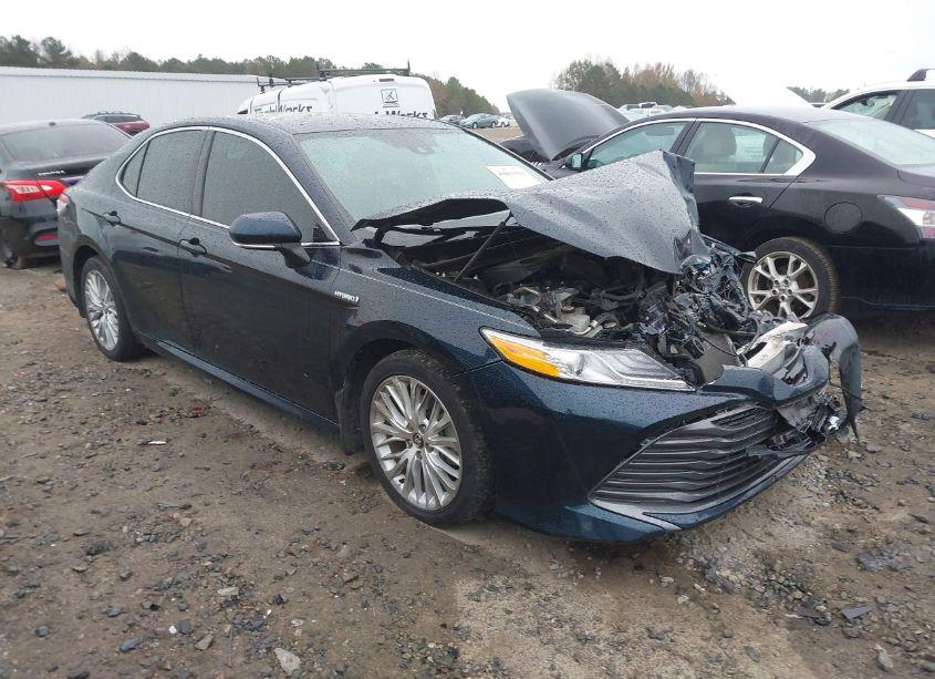 2020 Toyota Camry XLE HYBRID (VIN 4T1F31AK4LU530956) main photo