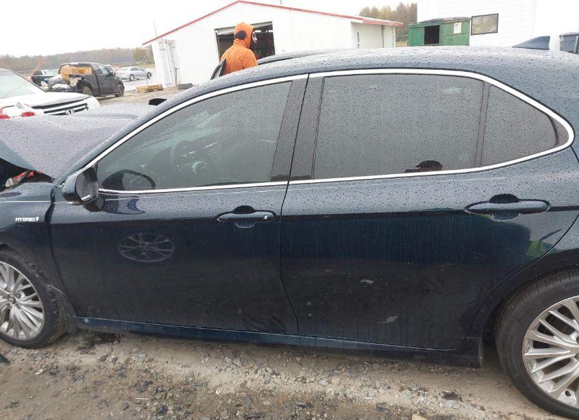 Photo 12 of 2020 Toyota Camry XLE HYBRID (VIN 4T1F31AK4LU530956)