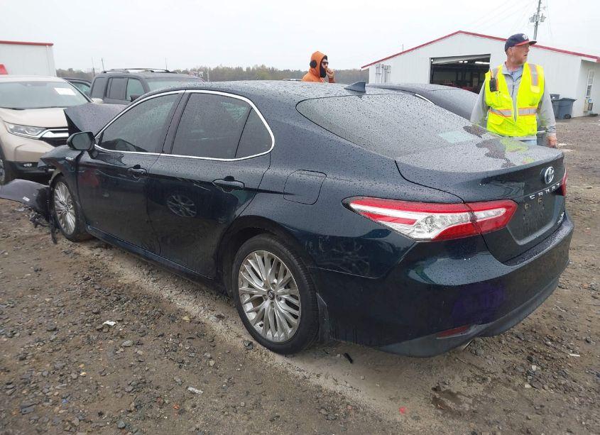 Photo 3 of 2020 Toyota Camry XLE HYBRID (VIN 4T1F31AK4LU530956)