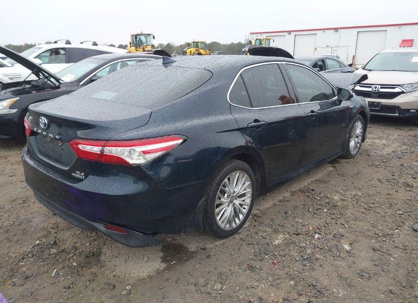 Photo 4 of 2020 Toyota Camry XLE HYBRID (VIN 4T1F31AK4LU530956)