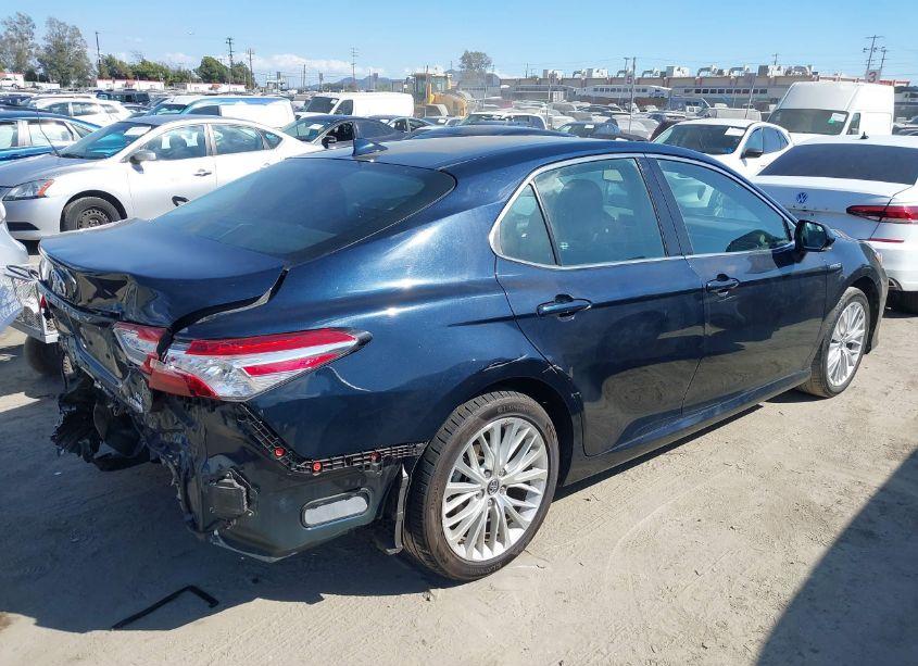 Photo 4 of 2020 Toyota Camry XLE HYBRID (VIN 4T1F31AK4LU531363)
