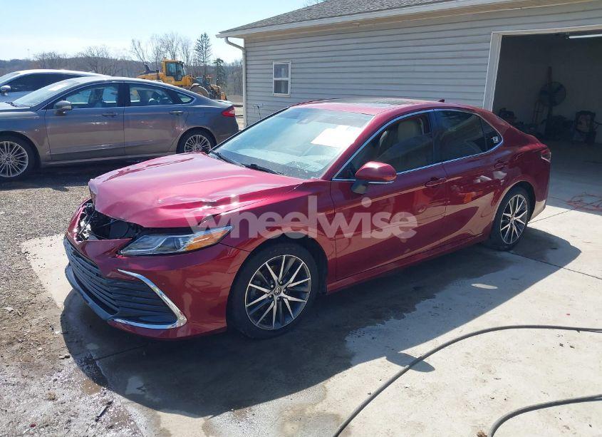 Photo 2 of 2022 Toyota Camry XLE HYBRID (VIN 4T1F31AK4NU034347)