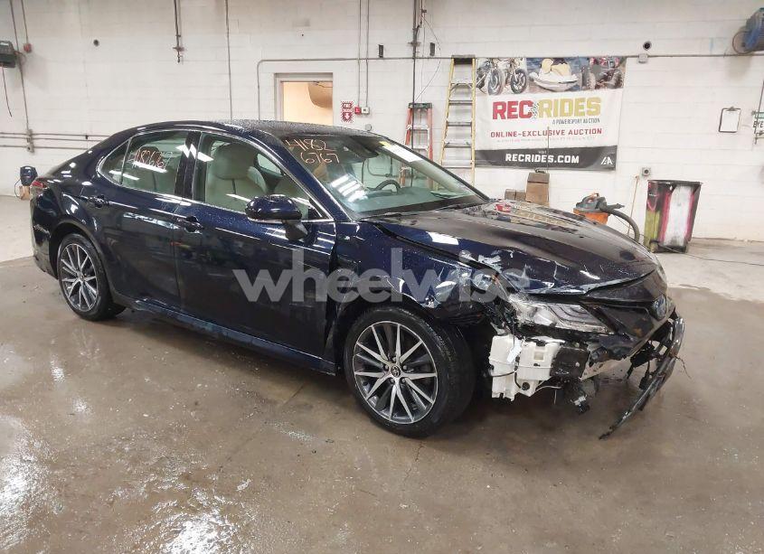 2022 Toyota Camry XLE HYBRID (VIN 4T1F31AK4NU579884) main photo