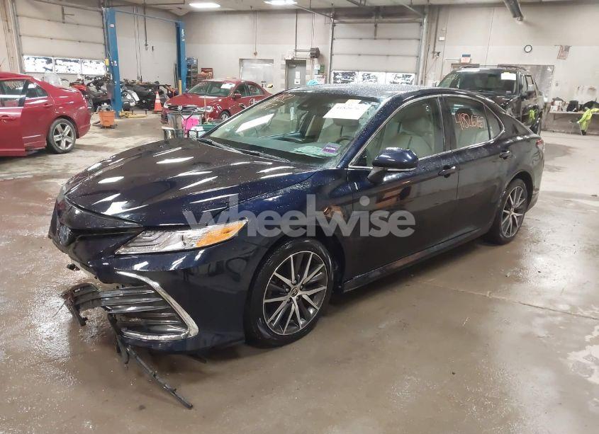 Photo 2 of 2022 Toyota Camry XLE HYBRID (VIN 4T1F31AK4NU579884)