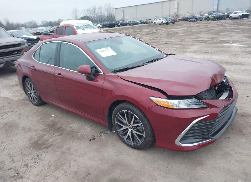 2022 Toyota Camry XLE HYBRID (VIN 4T1F31AK4NU588455) main photo