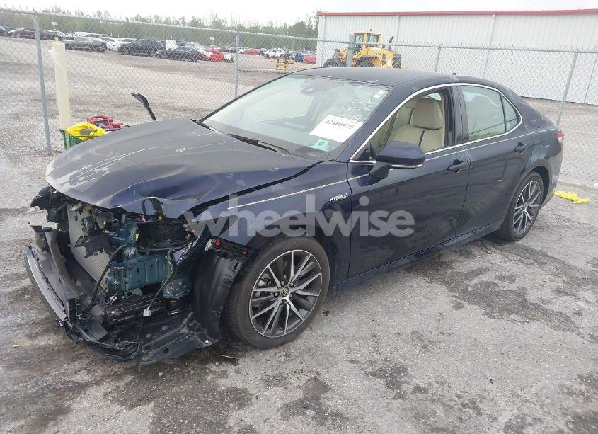 Photo 2 of 2021 Toyota Camry XLE HYBRID (VIN 4T1F31AK5MU025719)