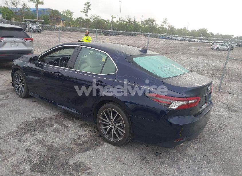 Photo 3 of 2021 Toyota Camry XLE HYBRID (VIN 4T1F31AK5MU025719)