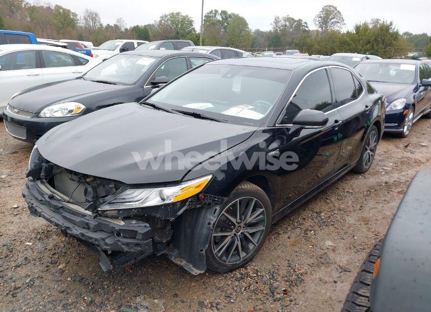 Photo 2 of 2021 Toyota Camry XLE (VIN 4T1F31AK5MU557536)