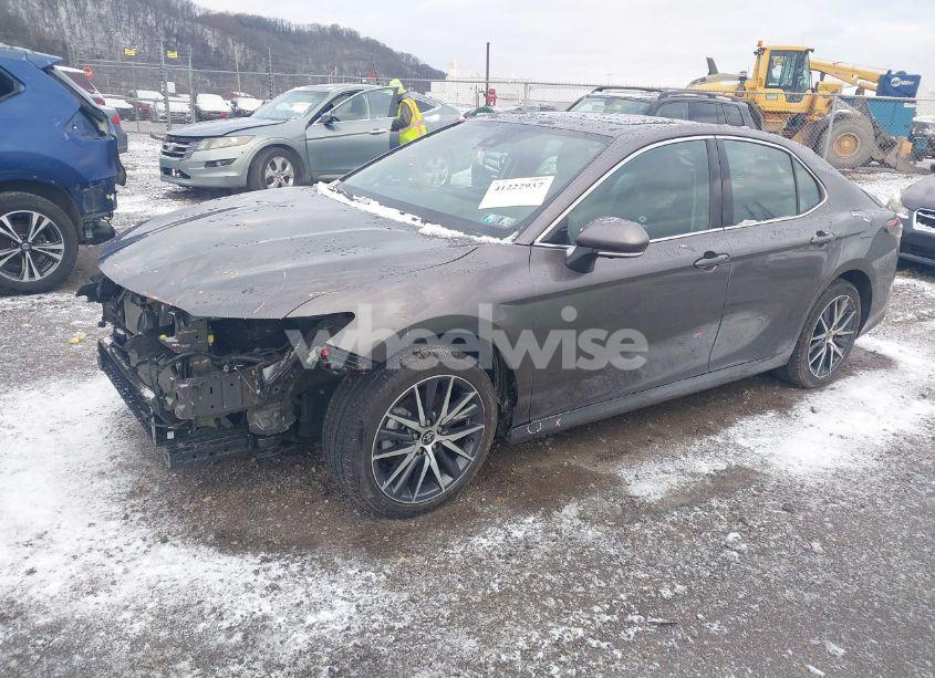 Photo 2 of 2022 Toyota Camry XLE HYBRID (VIN 4T1F31AK5NU589792)