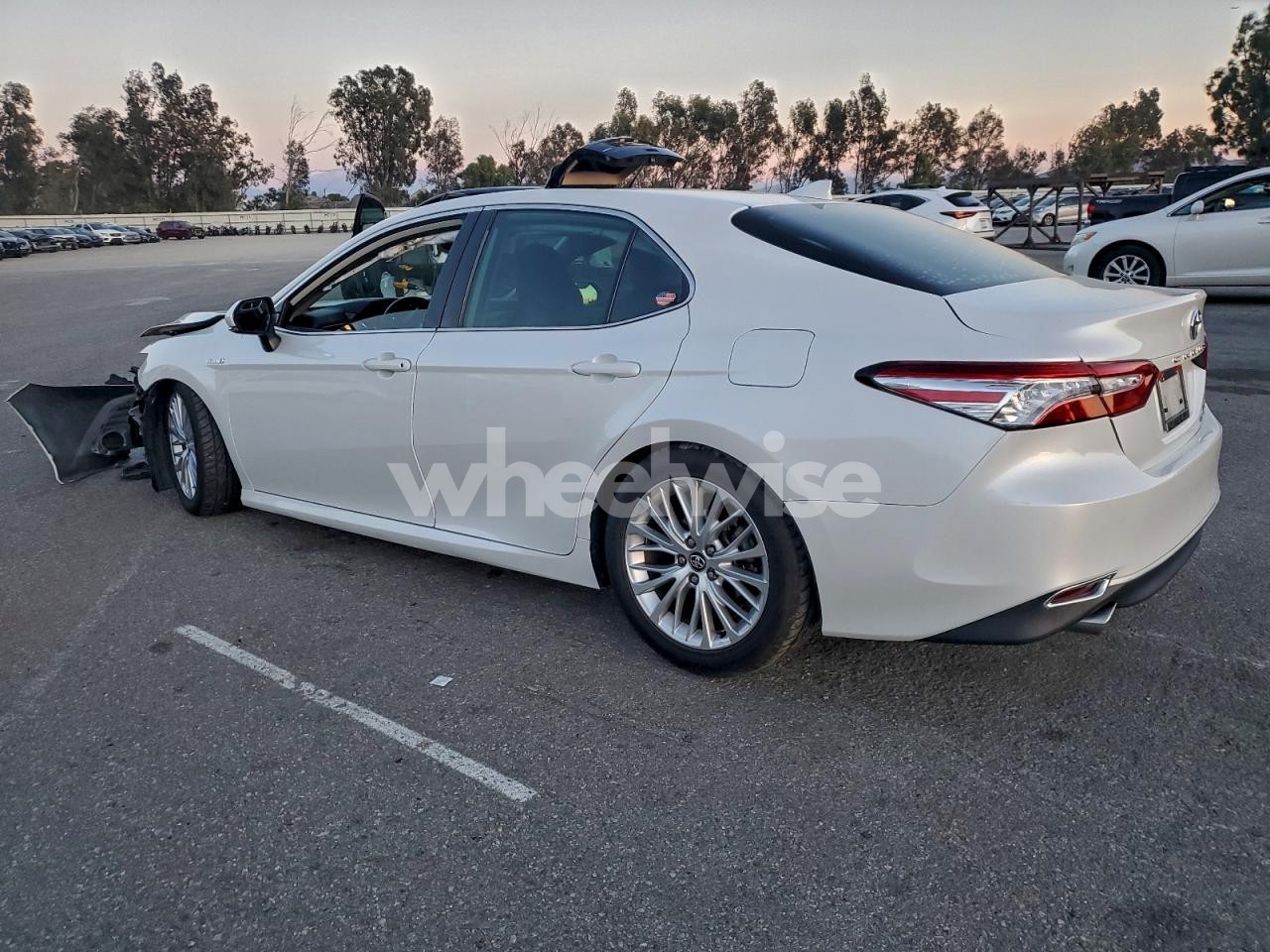 Photo 2 of 2020 TOYOTA CAMRY XLE (VIN 4T1F31AK6LU531459)