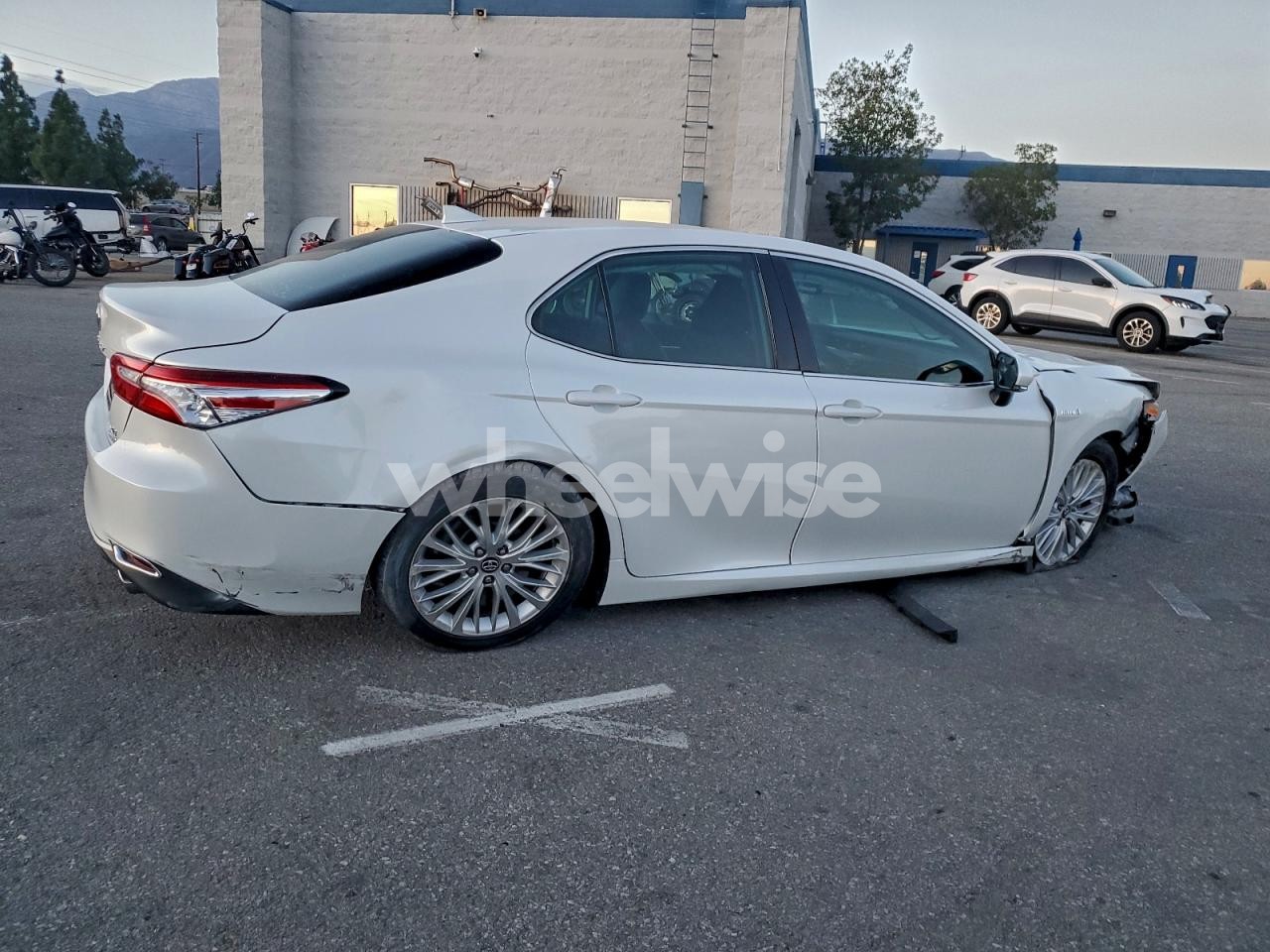 Photo 3 of 2020 TOYOTA CAMRY XLE (VIN 4T1F31AK6LU531459)