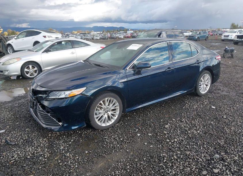 Photo 2 of 2020 Toyota Camry XLE HYBRID (VIN 4T1F31AK6LU532255)