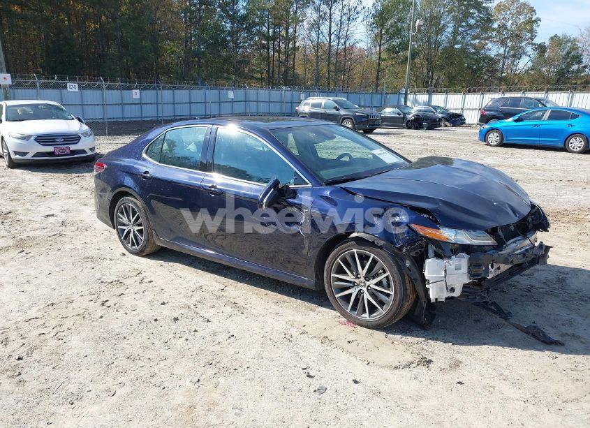 2022 Toyota Camry XLE HYBRID (VIN 4T1F31AK7NU584710) main photo