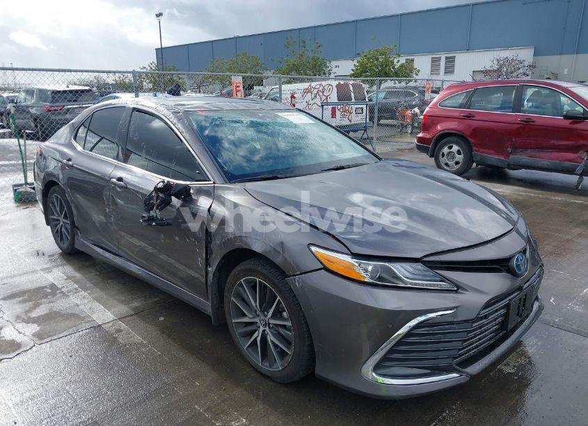 Photo 6 of 2024 Toyota Camry HYBRID XLE (VIN 4T1F31AK7RU064271)