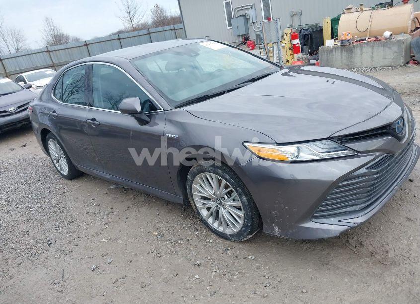 2020 Toyota Camry XLE HYBRID (VIN 4T1F31AK8LU528532) main photo