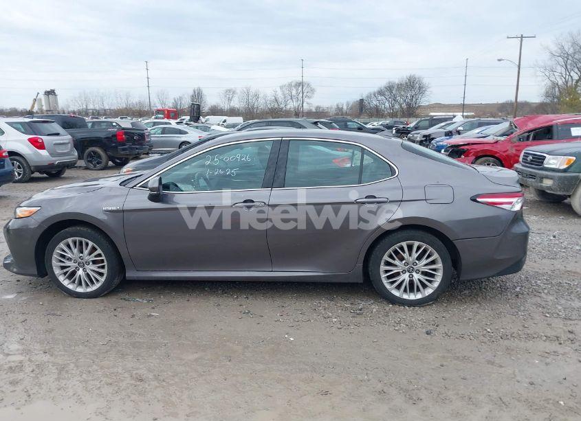 Photo 13 of 2020 Toyota Camry XLE HYBRID (VIN 4T1F31AK8LU528532)