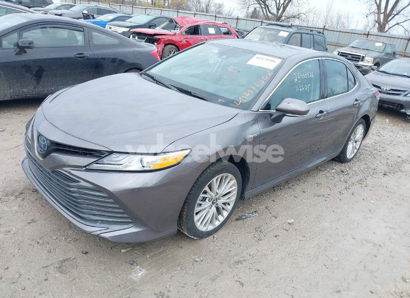Photo 2 of 2020 Toyota Camry XLE HYBRID (VIN 4T1F31AK8LU528532)