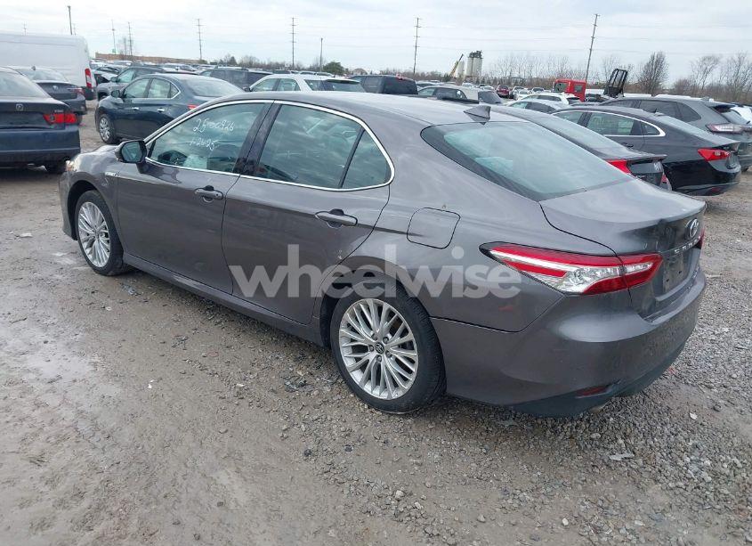 Photo 3 of 2020 Toyota Camry XLE HYBRID (VIN 4T1F31AK8LU528532)
