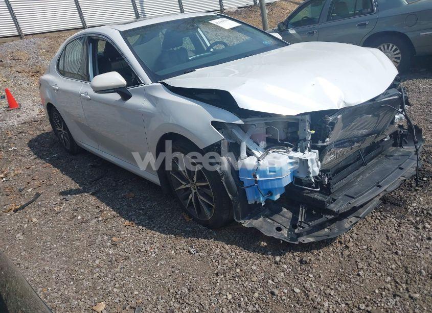 2022 Toyota Camry XLE HYBRID (VIN 4T1F31AK8NU574042) main photo