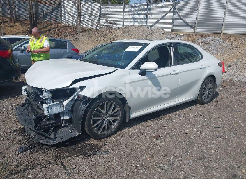 Photo 2 of 2022 Toyota Camry XLE HYBRID (VIN 4T1F31AK8NU574042)