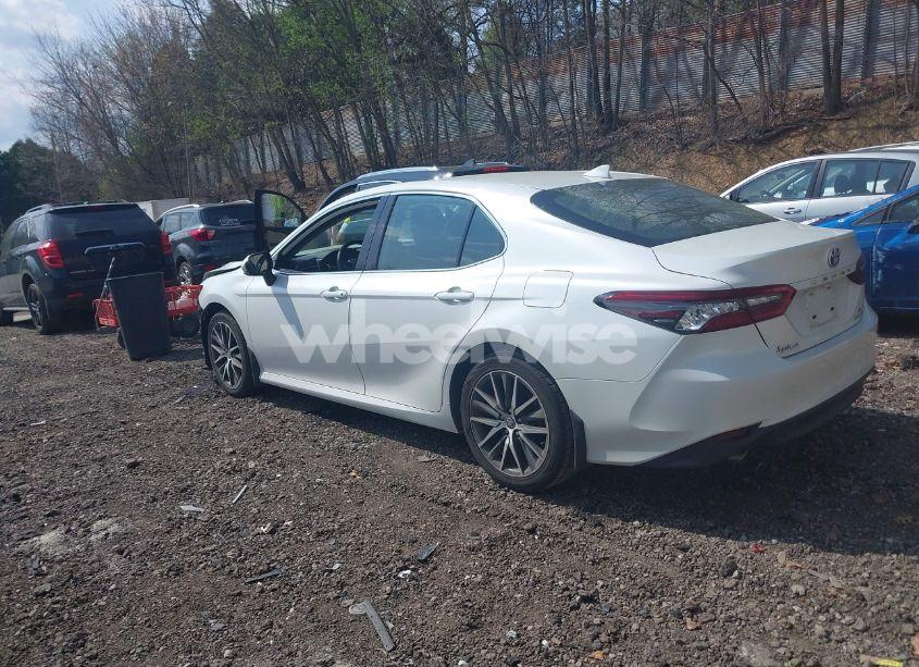 Photo 3 of 2022 Toyota Camry XLE HYBRID (VIN 4T1F31AK8NU574042)