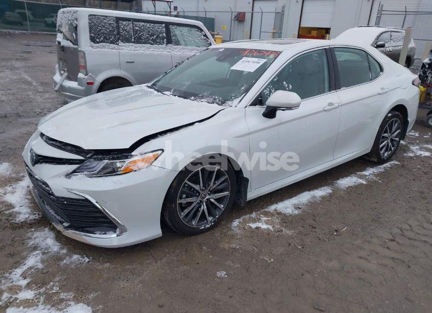 Photo 2 of 2022 Toyota Camry XLE HYBRID (VIN 4T1F31AK8NU575434)